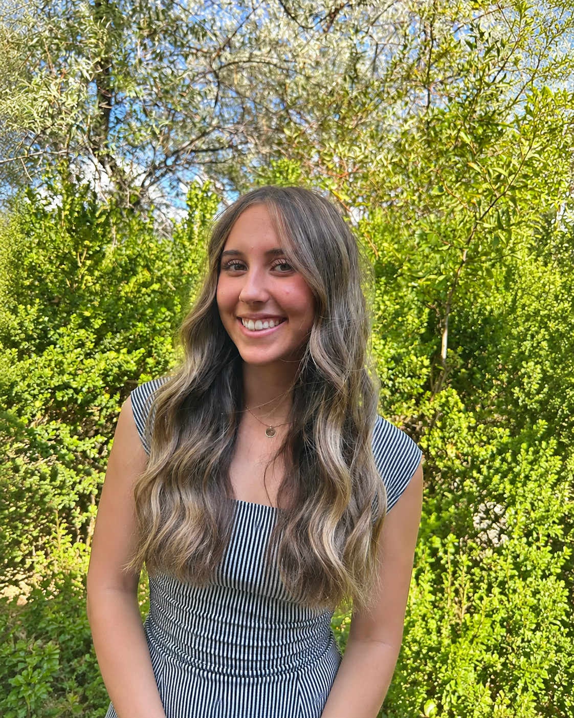 Dimensional brunette waves shown in full